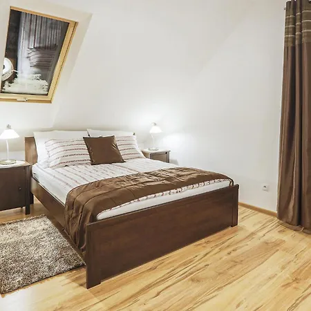 Prázdninový dům 3 Bedroom Awesome In Mscicie Mścice