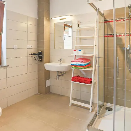 Prázdninový dům 3 Bedroom Awesome In Mscicie Mścice