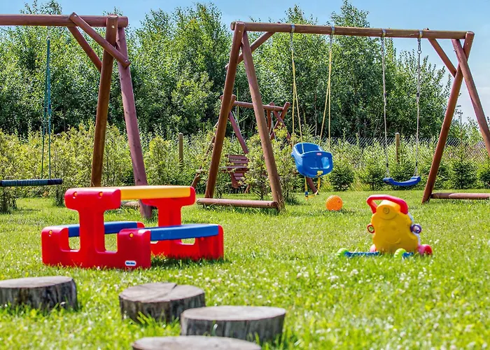 Сasa de vacaciones 3 Bedroom Awesome In Mscicie Mścice