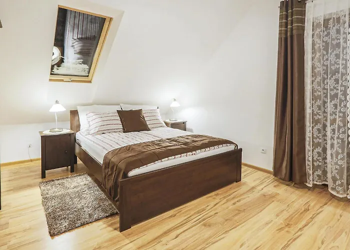 Сasa de vacaciones 3 Bedroom Awesome In Mscicie Mścice